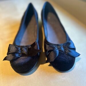 AEROSOLES Black Satin Bow Flats 9.5